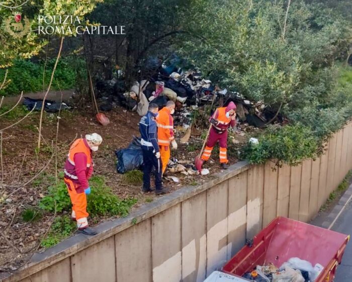 roma quantità rifiuti corso italia