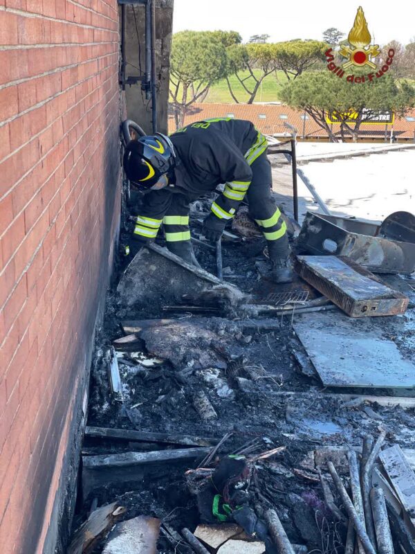 Roma, Circonvallazione Orientale: fiamme in un appartamento, intervengono i Vigili del Fuoco