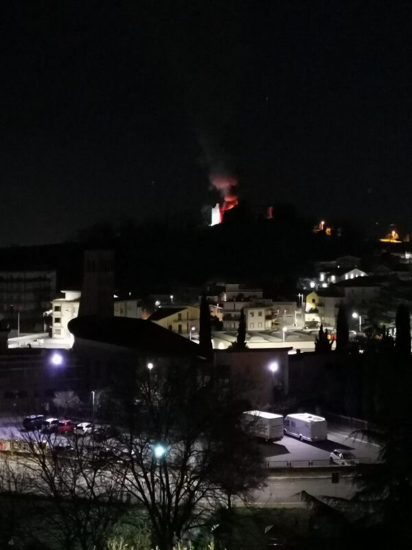 Colleferro, fiamme al Castello: l'incendio divampato questa notte