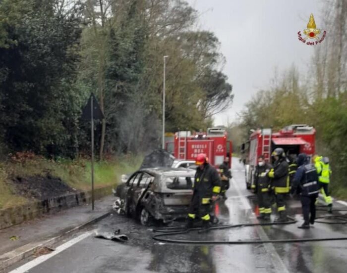 Roma, brutto incidente sull'Ardeatina: coinvolte tre vetture, due feriti gravi