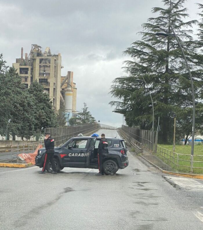 Colleferro, i Carabinieri hanno bloccato l'accesso al "ponte" di via Sabotino