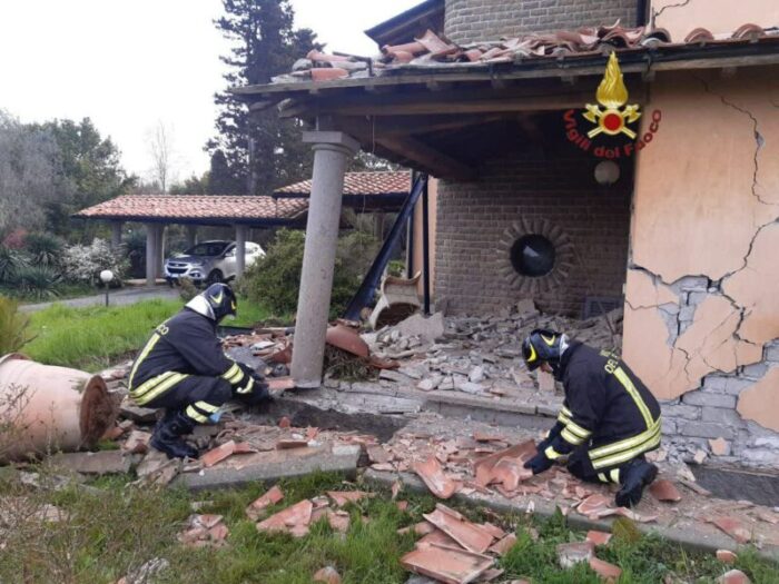 bracciano esplode casa donna 81 anni