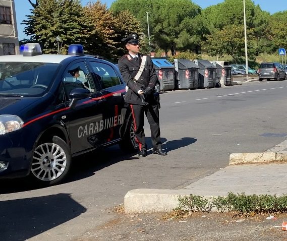 Tor Vergata. Accusato del furto di capi d'abbigliamento, si scaglia contro l'addetto alla sicurezza: arrestato 56enne