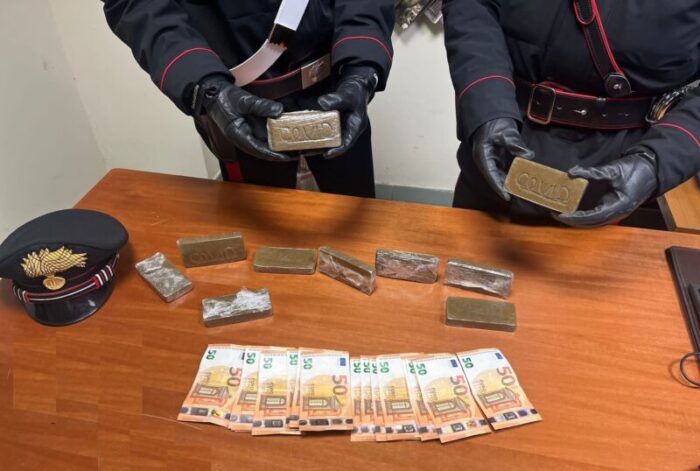 Acilia, sequestrato l'hashish "Covid": in manette un uomo