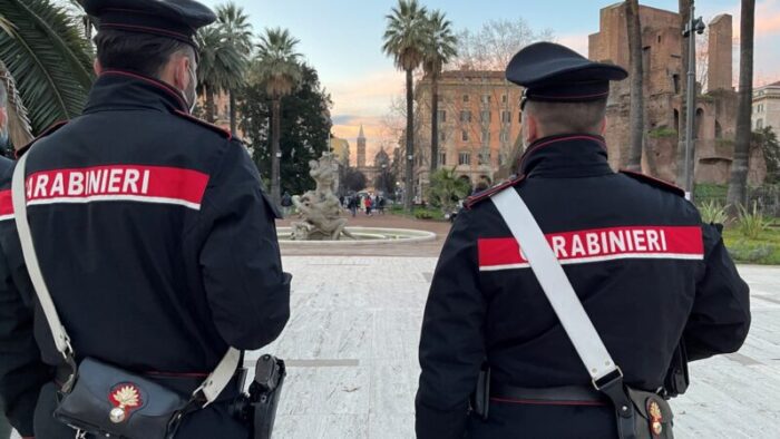 esquilino donna colpita testa telefono