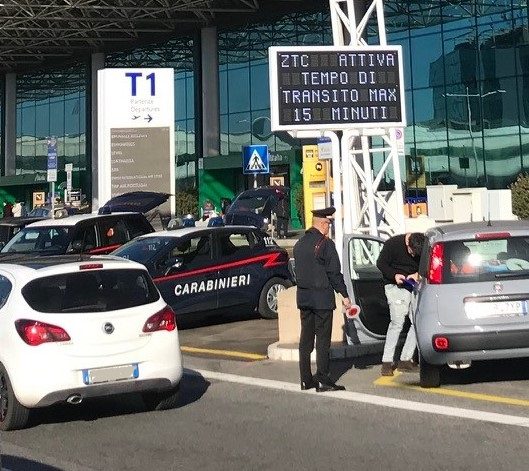 Aeroporto di Fiumicino, fermati altri 6 autisti abusivi: multe per oltre 12mila euro