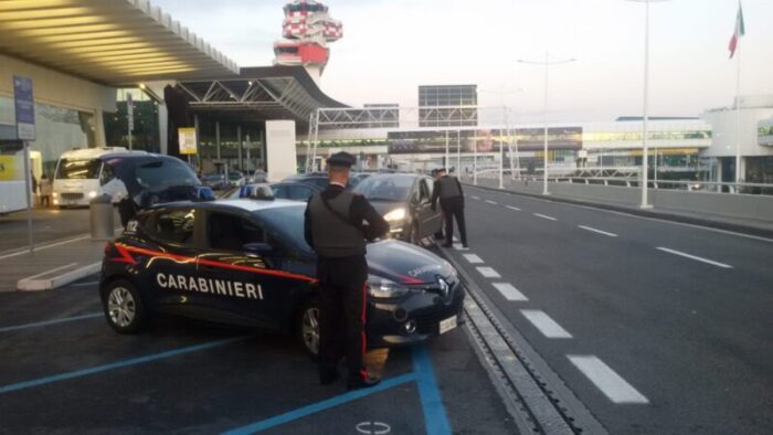 Aeroporto di Fiumicino, multati due autisti abusivi: i controlli