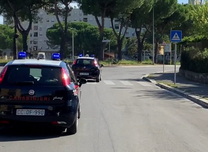 Diverse persone nei guai per occupazione abusiva a #Torbellamonaca, altre 4 per spaccio, 11 per furto e multati alcuni locali dai #NAS: carenze strutturali, muffa sulle pareti e feci di roditore rinvenute