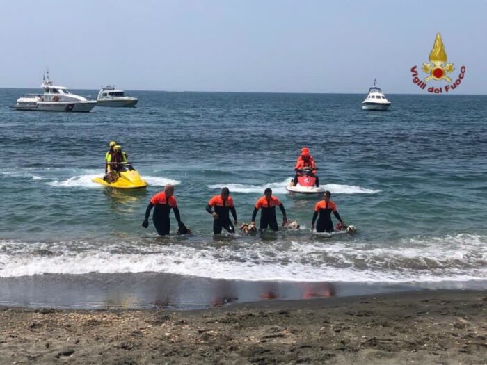 Ostia, simulato soccorso in mare: soccorso surfista privo di conoscenza