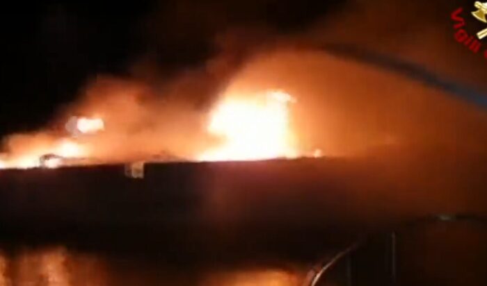 incendio yacht video virale