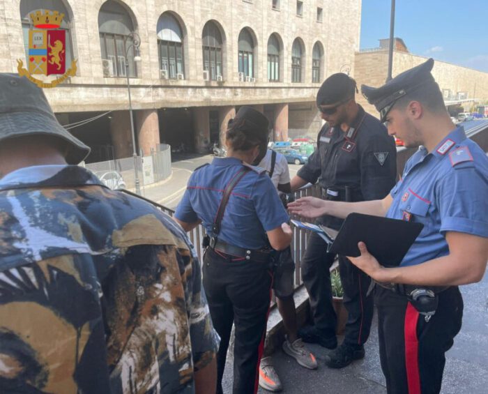 Termini, controlli a tappeto: 5 attività multate, e non solo