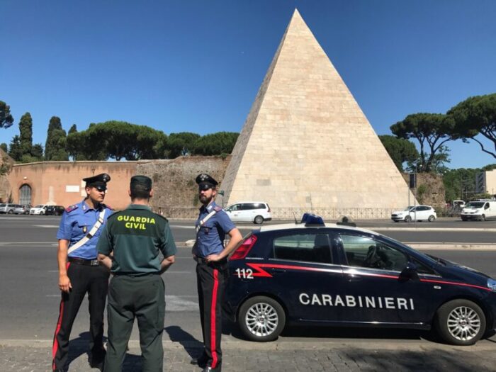 Roma Carabinieri Guardia Civil difesa turisti spagnoli