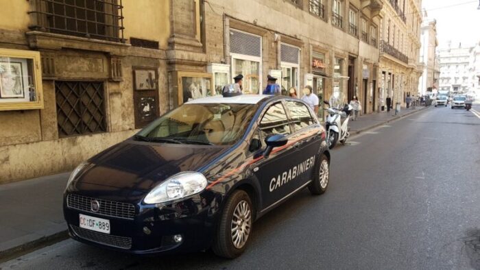 Roma arrestate persone furto borsa