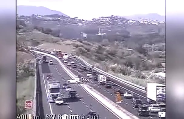 Fa inversione a U sull'A1: "Me lo ha detto il navigatore". Patente ritirata e maxi multa