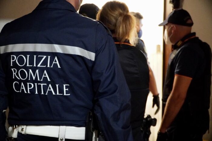 Roma. Minacce e maltrattamenti alla compagna 29enne: fermato 51enne