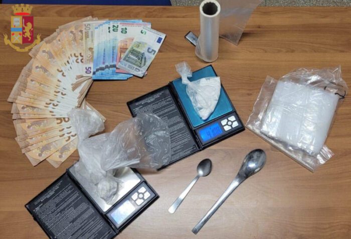 san basilio nasconde cocaina soldi casa