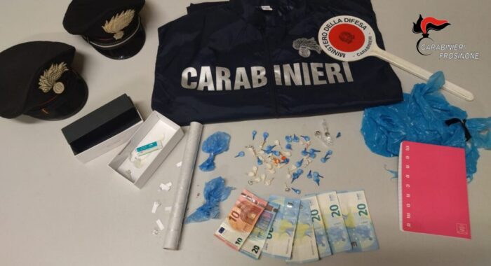 Sora droga ai domiciliari arrestato 25enne