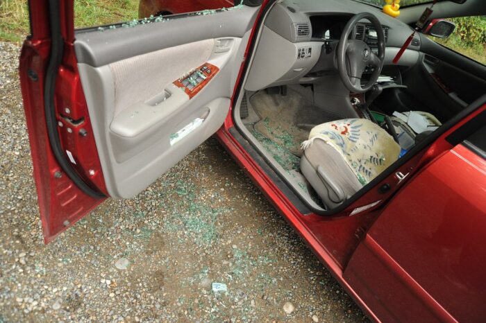 Furti d'auto, attenzione la trucco della bottiglietta