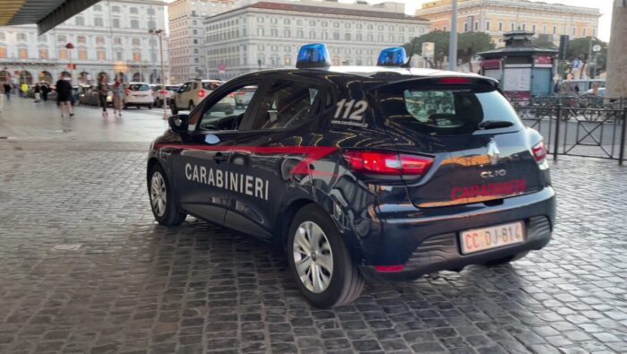 Ardea. Deruba una donna minacciandola con una pistola: arrestato 30enne