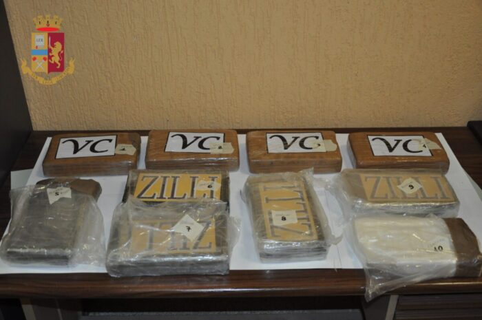 Aprilia, nasconde in casa oltre 10 chili di cocaina: arrestata una 58enne