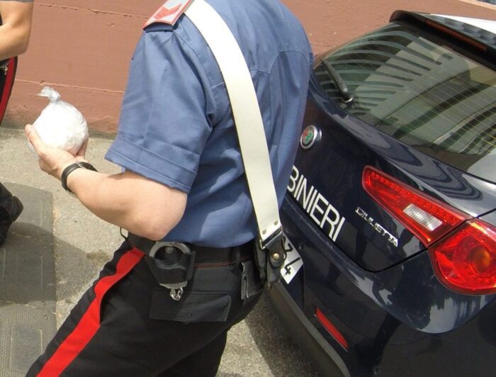 Roma, 9 arresti per droga in poche ore: sequestrati 3 kg di sostanza e 2000 euro