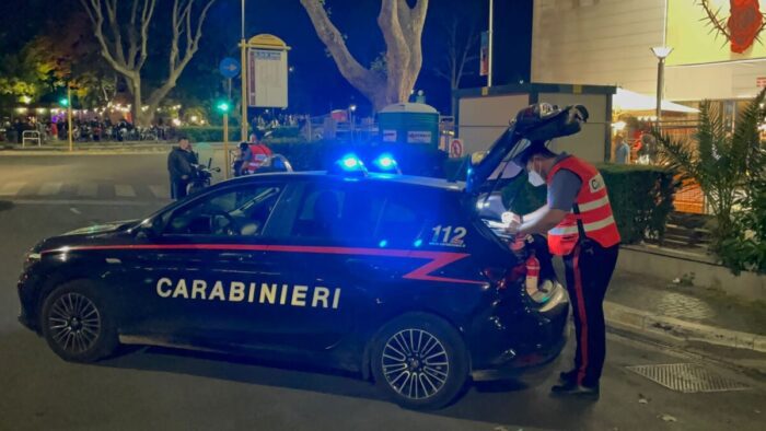 Guidonia Montecelio. Sfondano la vetrina di una pasticceria per rubare l'incasso: due arrestati