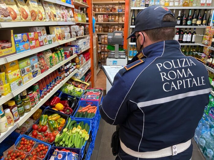 roma sequestrati alimenti scaduti multe