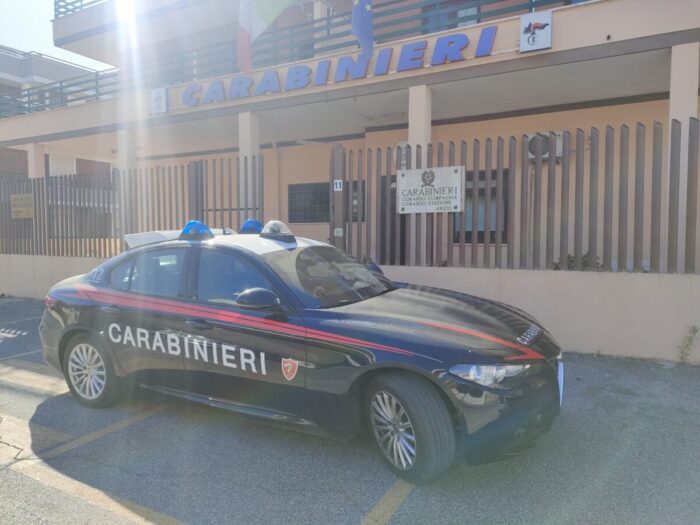 Guidonia Montecelio, sparati sei colpi di pistola nei confronti dei clienti di un bar: arrestati padre e figlio