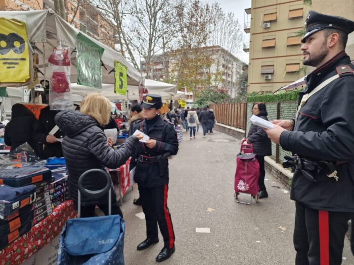 Truffe ad anziani: i Carabinieri consegnano i volantini con i consigli