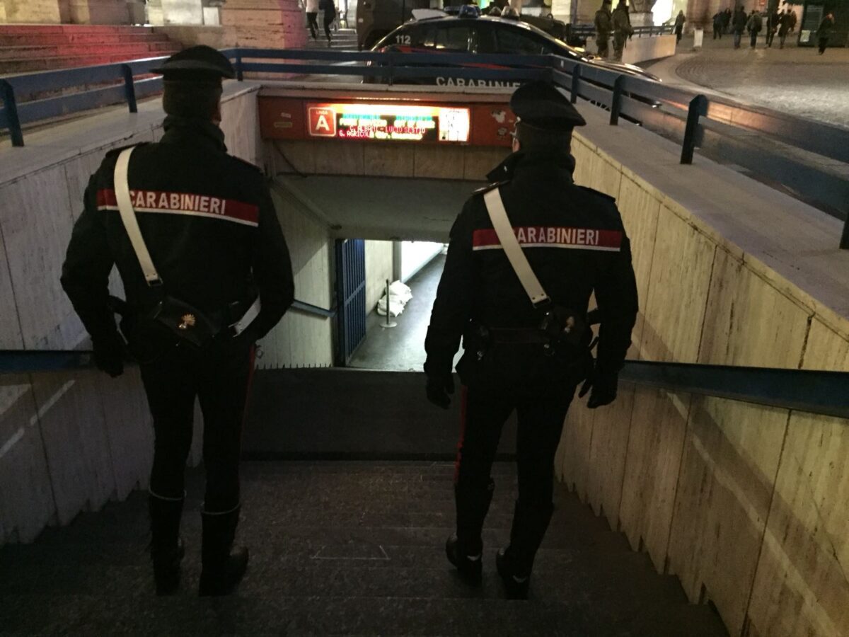 Ad esito dei quotidiani controlli mirati al contrasto dei reati contro la persona e le attività commerciali, i Carabinieri del Gruppo di Roma hanno arrestato 5 persone in poche ore