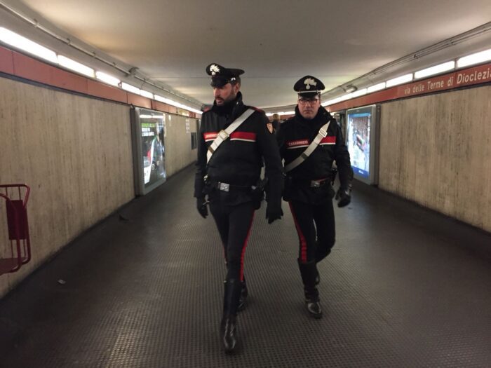 Ad esito dei quotidiani controlli mirati al contrasto dei reati contro la persona e le attività commerciali, i Carabinieri del Gruppo di Roma hanno arrestato 5 persone in poche ore