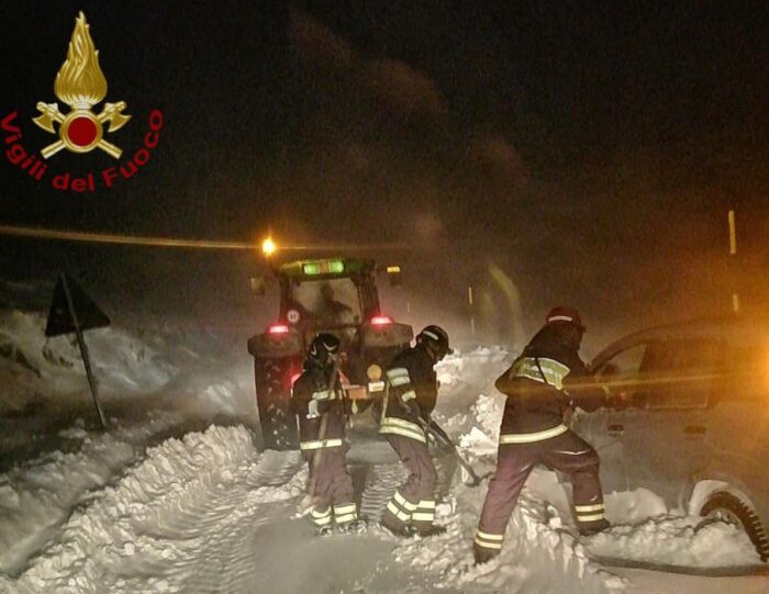 Intensa nevicata a San Donato Val di Comino: intervengono i Vigili del Fuoco nella notte (VIDEO)