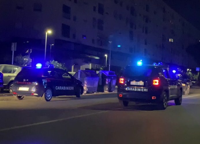 Pomezia scambio di droga davanti ai Carabinieri due arresti
