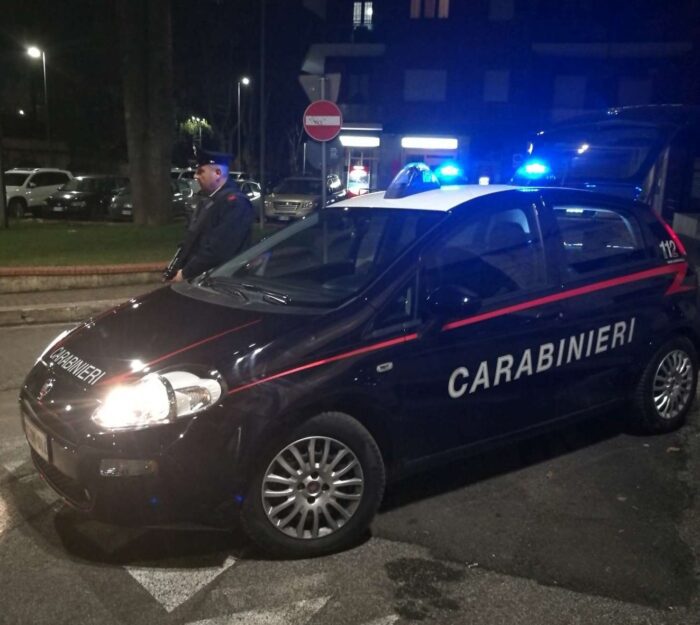 Artena, cercano di scappare con la droga in auto: arrestati due giovani di Anzio