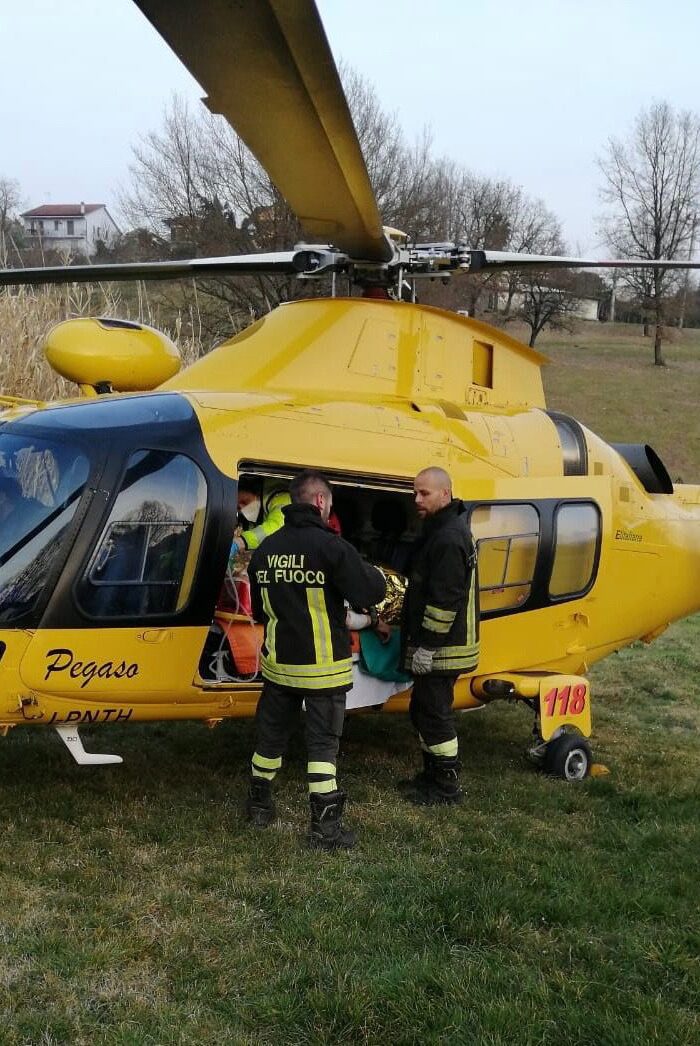 Frosinone, rimane incastrato sotto un mezzo agricolo: paura per un anziano