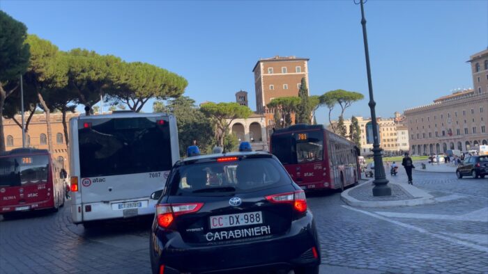 Roma, cittadino bengalese aggredito con calci e pugni: fermati tre giovanissimi