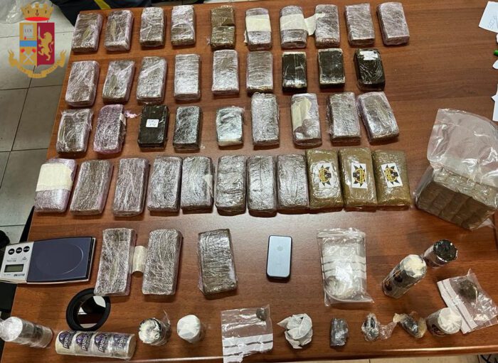 Ostiense, spaccio di droga. Sequestrati oltre 5 kg e nei guai 4 persone