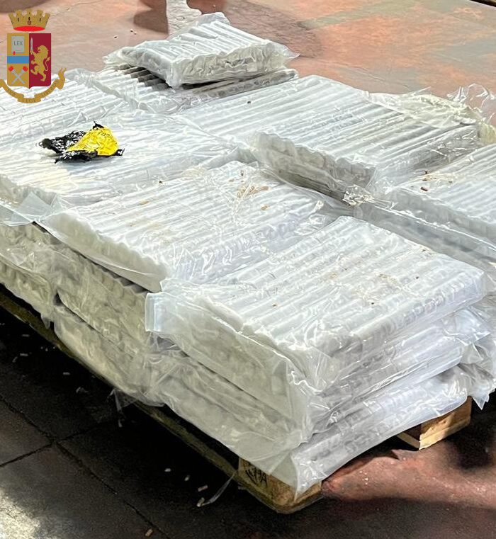 Roma, sequestrati oltre 500 kg di droga in un deposito al Prenestino: nei guai tre persone