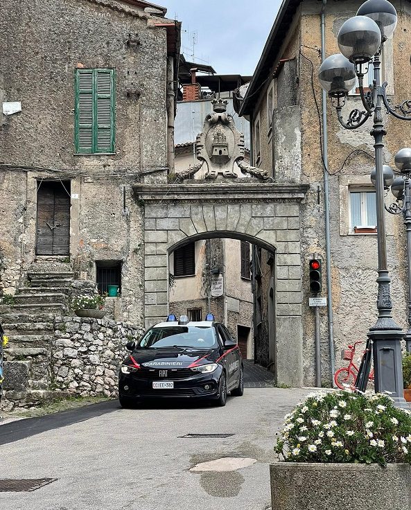 Morolo, 40enne ai domiciliari per minaccia e atti persecutori viene fermato e arrestato sul bus per Frosinone