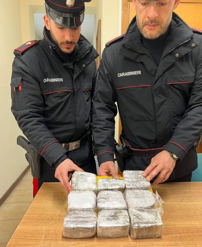 In auto con hashish arrestati 41enne di Lariano e 60enne di Rocca Priora