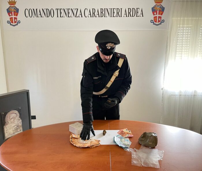 Ardea. In casa con hashish, marijuana e oltre 3mila euro in contanti: arrestato 27enne