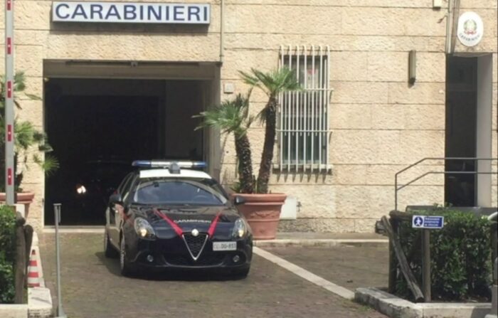 Roma, estorsione ai danni di un 18enne: arrestati un 20enne e un 16enne