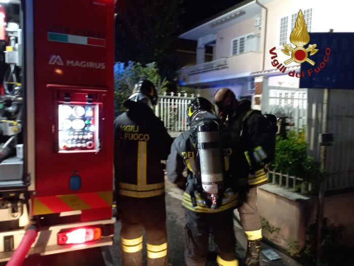 Casal Lumbroso, fiamme in un'abitazione: paura per due bimbi e una persona disabile