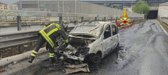 roma incendio auto stazione tiburtina oggi