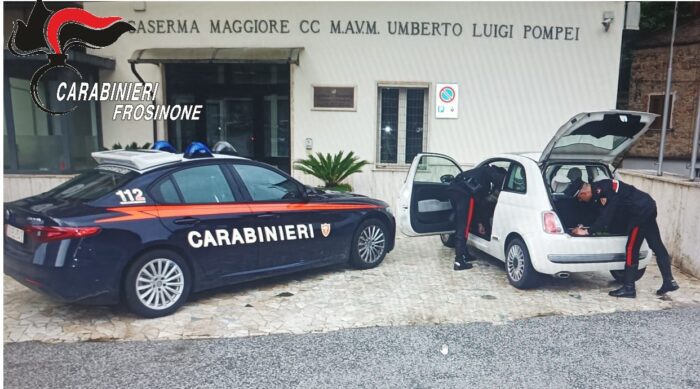 Pontecorvo, carabinieri bloccano ladri di auto e recuperano una Fiat 500
