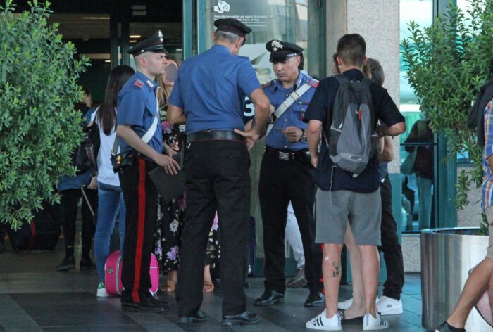 fiumicino aeroporto controlli profumi