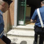 San Basilio, vede i carabinieri e prova a scappare su un taxi: arrestato un 19enne per spaccio. Controlli in varie zone della Capitale