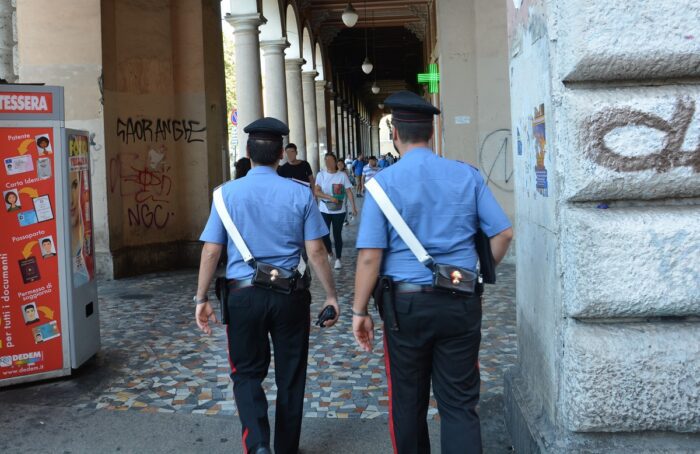 Roma, degrado e illegalità in piazza Vittorio Emanuele II: i controlli