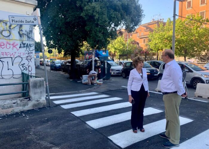 Roma, chiusa voragine su via Zurla, all'incrocio con la Casilina