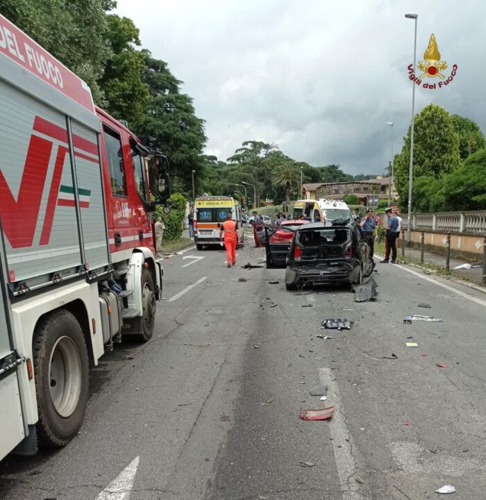 Grottaferrata, tir contromano: coinvolte sei auto, diversi feriti